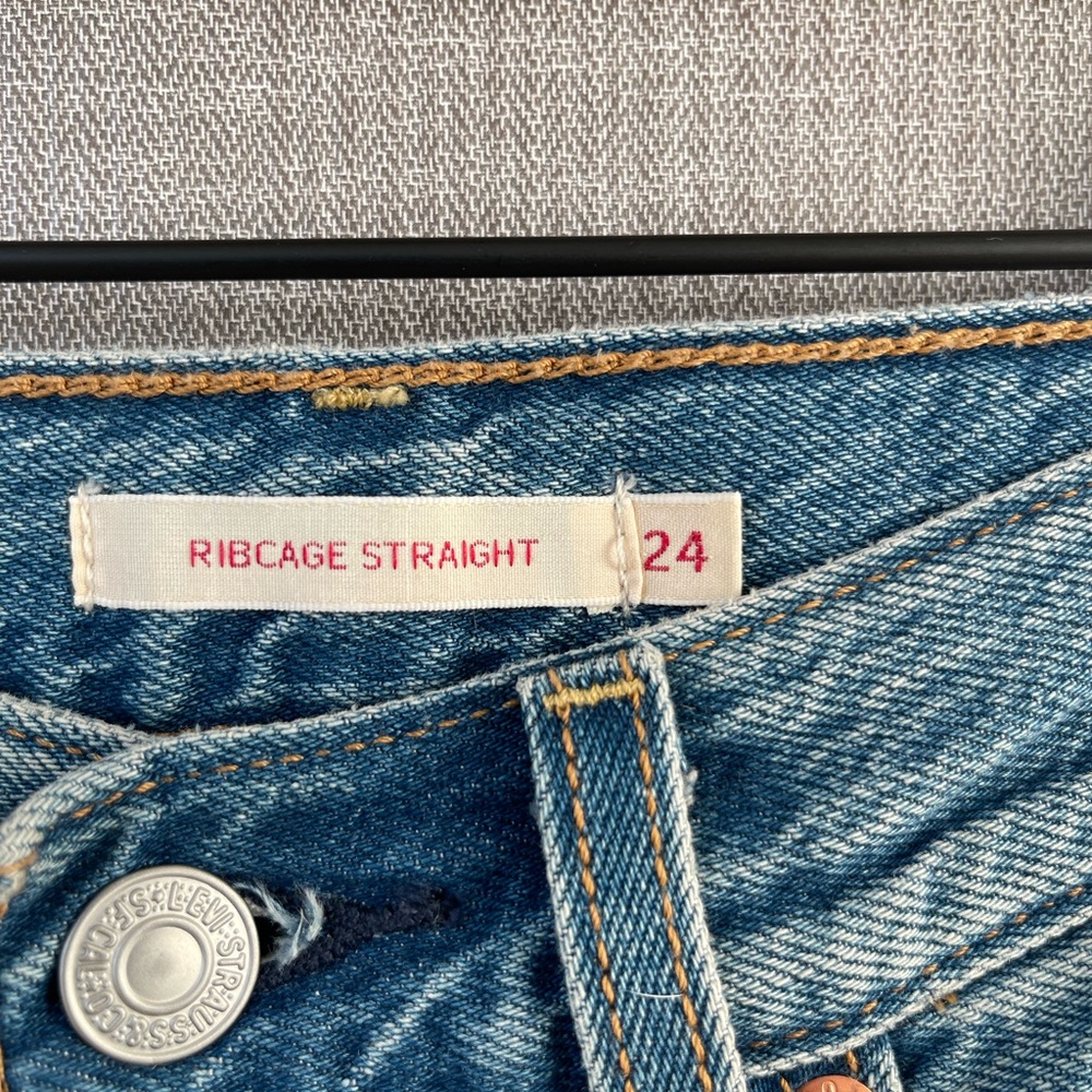 Levi’s | Ribcage Staight Jeans - Picture 3 of 12